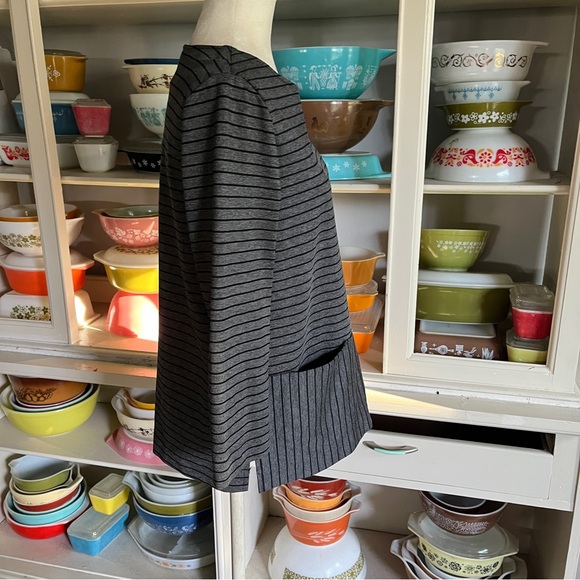 Sunhee Moon Gray Top with White Petite Stripes and Pockets - Size 2 - Picture 7 of 12